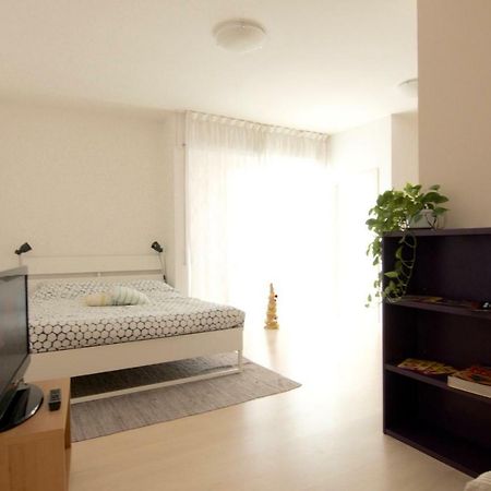 Interno 77: Sunny Apartment with Fast Fiber Internet for Couples Trento Exterior photo